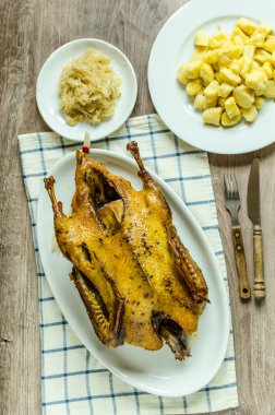 Kızarmış ördek, inci