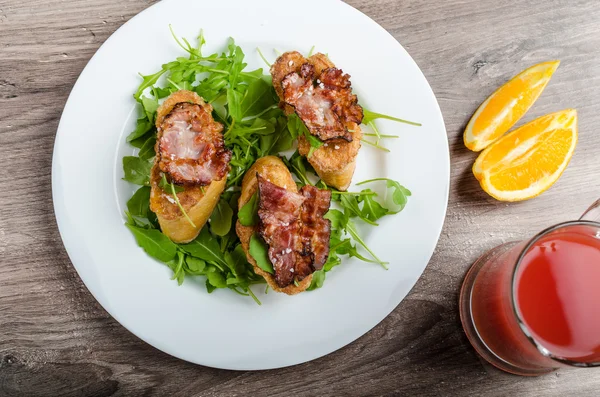 Franska toast med honung och bacon — Stockfoto