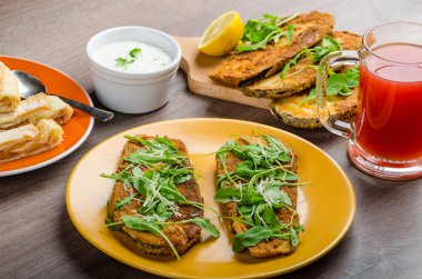 Patlıcan parmesan ve roka tava