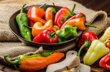 Biber ile ahşap bıçak Dilimleme