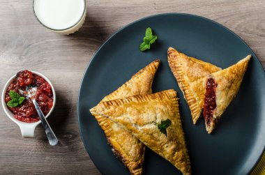 Frenk üzümü cheesecake-bulmaca