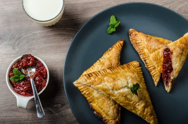 Frenk üzümü cheesecake-bulmaca