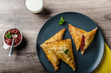 Frenk üzümü cheesecake-bulmaca