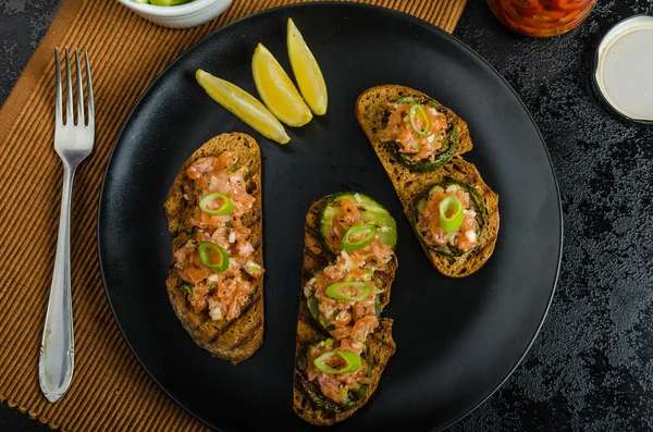 Salmon tartar — Stock Photo, Image