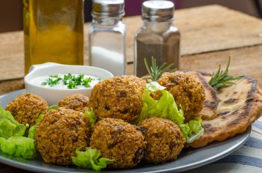 Sağlık gevrek falafel