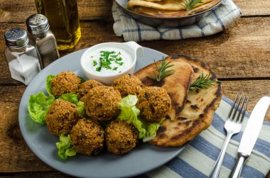 Sağlık gevrek falafel