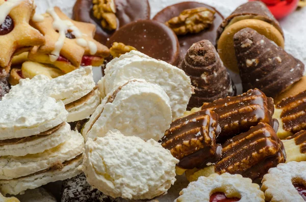 Christmas cookies and fresh tea — Stock Photo, Image