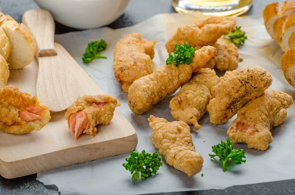 Salmon in herb batter with spicy dressing — Stock Photo, Image