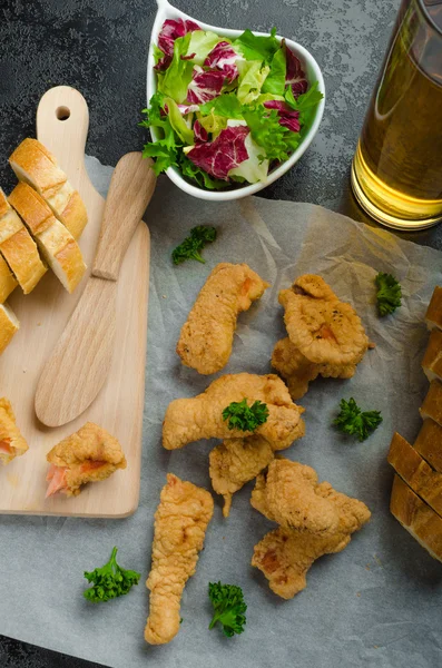 Salmon in herb batter with spicy dressing — Stock Photo, Image