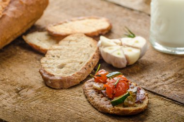 Bruschetta Akdeniz sebze ile