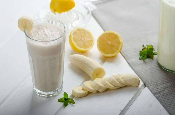 Batido de banana caseiro — Fotografia de Stock