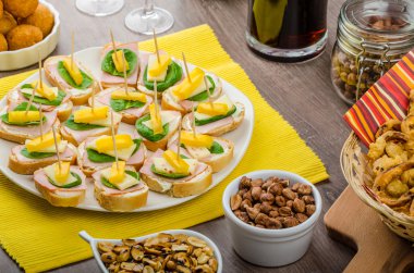 Yeni yıl arifesi yemek kutlamaları