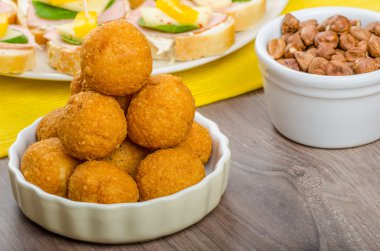 Yeni yıl arifesi yemek kutlamaları