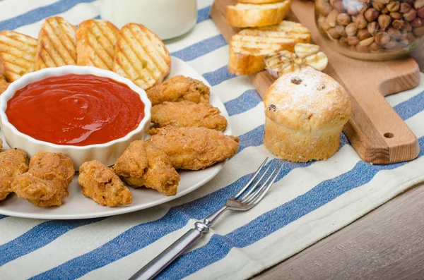 Alas de pollo dorado — Foto de Stock