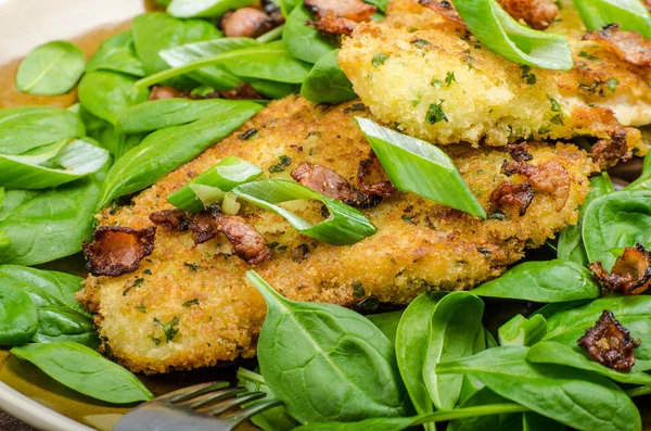 Filetes de conejo con hierbas y crema agria — Foto de Stock