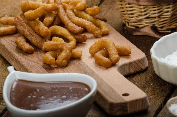 Churros med choklad dip - Streed mat, djupa stekt — Stockfoto