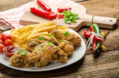 Kızarmış tavuk, kırmızı biber kızartması ve DIP