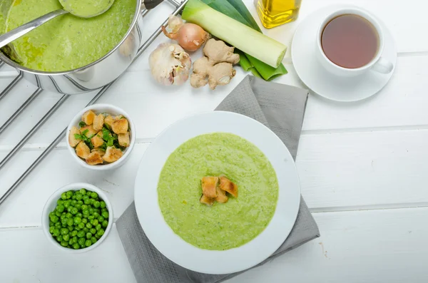 Sopa de ervilhas jovens — Fotografia de Stock