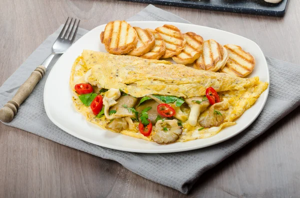 Rustieke vegetarische omelet — Stockfoto