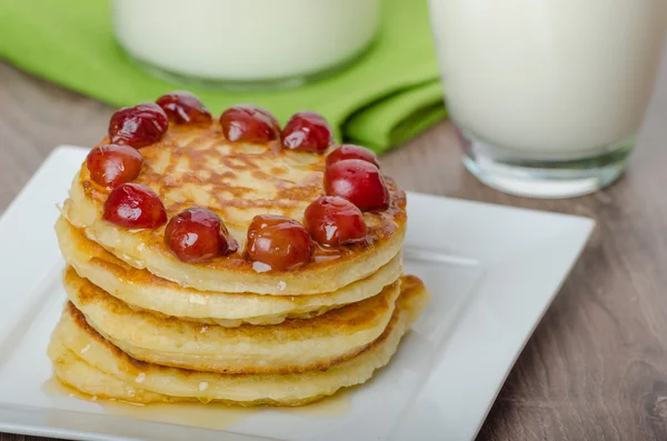 Hem fluffiga pannkakor — Stockfoto