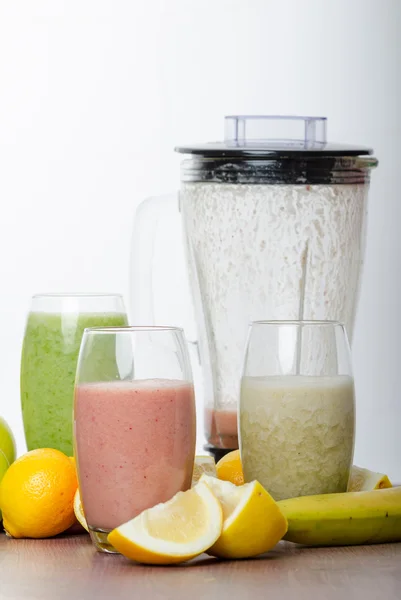 Färsk hemlagad smoothie — Stockfoto