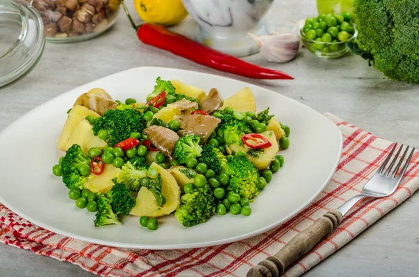 Healthy sping salad with Super Greens — Stock Photo, Image