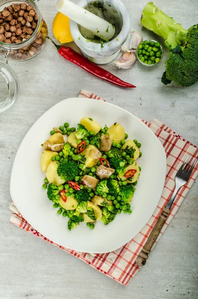 Healthy sping salad with Super Greens — Stock Photo, Image