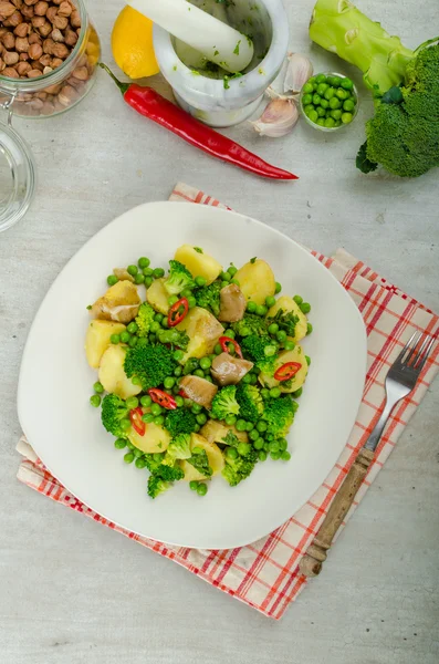 Healthy sping salad with Super Greens — Stock Photo, Image