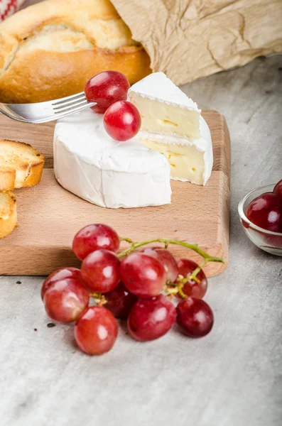 Fresh camembert from organic farms — Stock Photo, Image