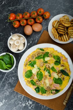 Frittata jambon, mantar ve ıspanak