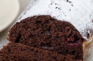 Çilek ve üzüm ile çikolatalı kek