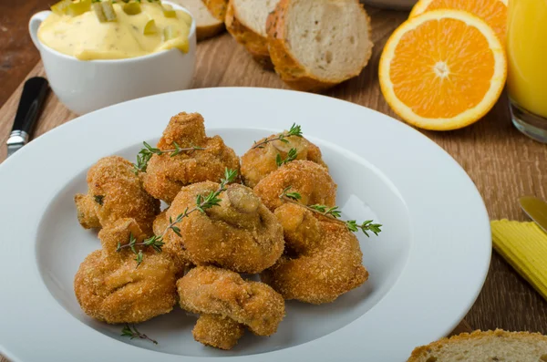 Breaded fried mushrooms with juice — Stock Image Breaded fried mushrooms with juice Stock Image