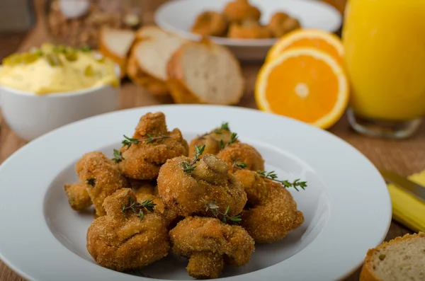 Breaded fried mushrooms with juice — Stock Image Breaded fried mushrooms with juice Stock Picture