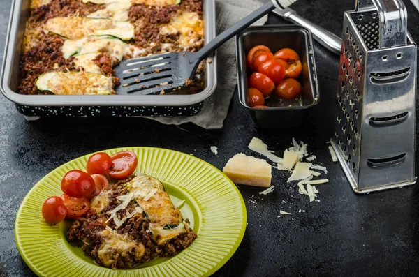 Lasanha de fita de abobrinha sem macarrão — Fotografia de Stock