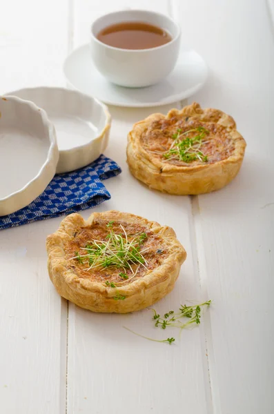 Onion mini quiche with bacon and corn — Stock Photo, Image