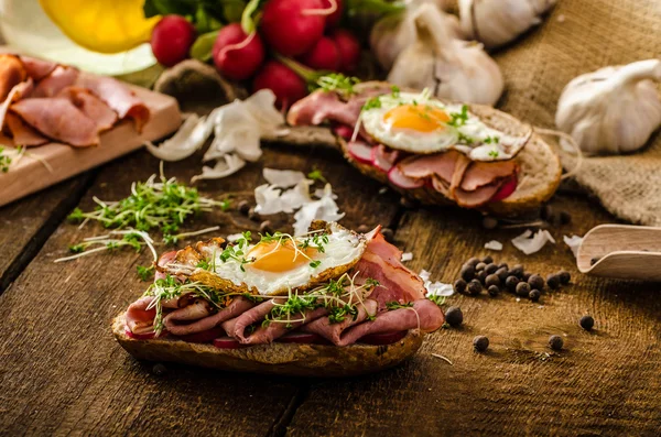 Smoked ham sandwich, rustic bread — Stock Photo, Image