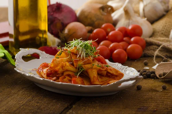 Pasta arrabiata con peperoncino e aglio biologico — Foto Stock