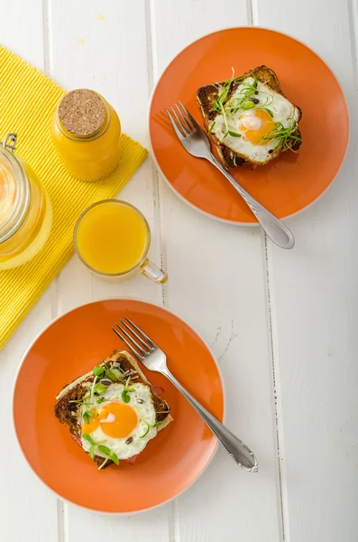 Croque Madame - french baked toast — Stock Photo, Image