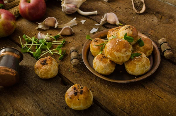 Mini bollos de queso de masa doméstica — Foto de Stock