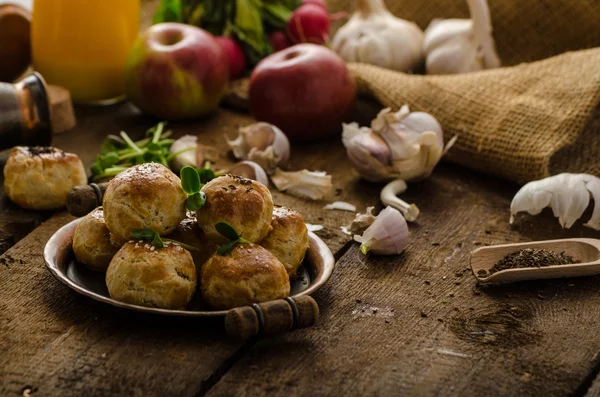 Ost mini bullar från inhemska degen — Stockfoto