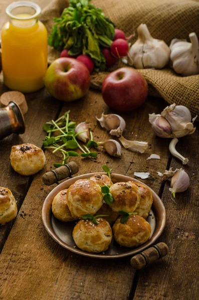 Mini bollos de queso de masa doméstica — Foto de Stock