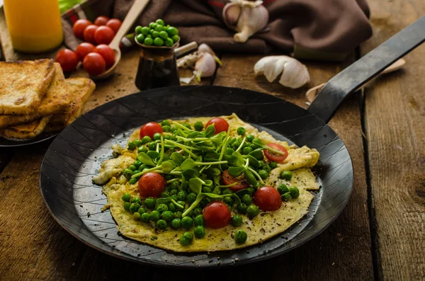 Omelete saudável com legumes — Fotografia de Stock