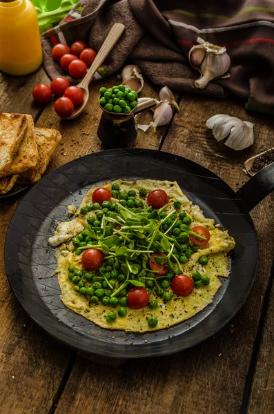 Omelete saudável com legumes — Fotografia de Stock