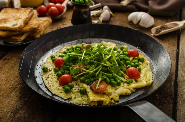 Omelete saudável com legumes — Fotografia de Stock