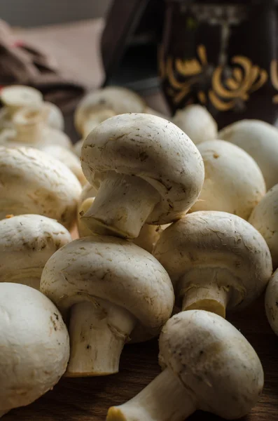 Funghi crudi coltivati in casa — Foto Stock
