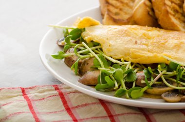 Mantar ve Microgreen omlet