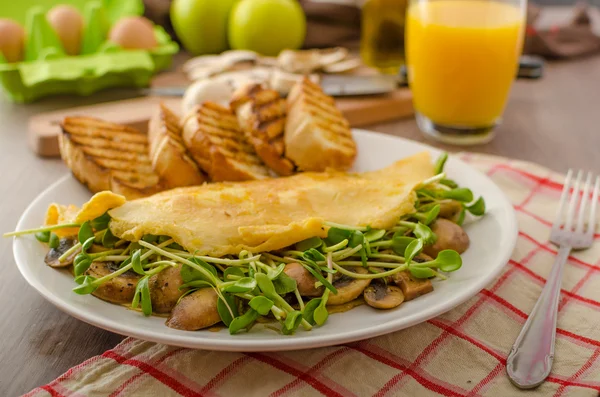 Paddestoel en Microgreen Omelet — Stockfoto