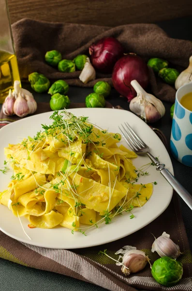 Homemade creamy tagliatelle from semolina flour — Stock Photo, Image