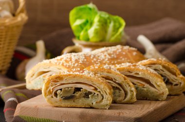 Roll out doldurulmuş puf pasta