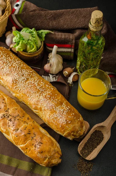 Roll out puff pastry stuffed — Stock Photo, Image